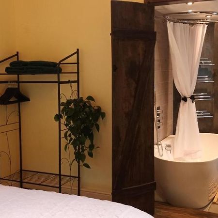 Room With Luxury Private Bathroom & Independent Entrance Near Tube London Eksteriør bilde