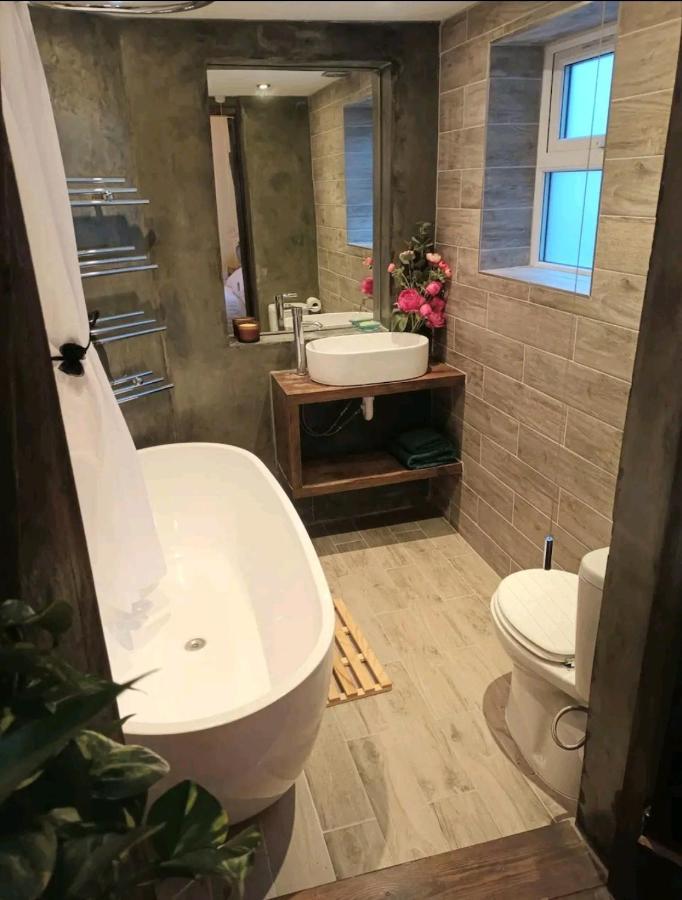 Room With Luxury Private Bathroom & Independent Entrance Near Tube London Eksteriør bilde