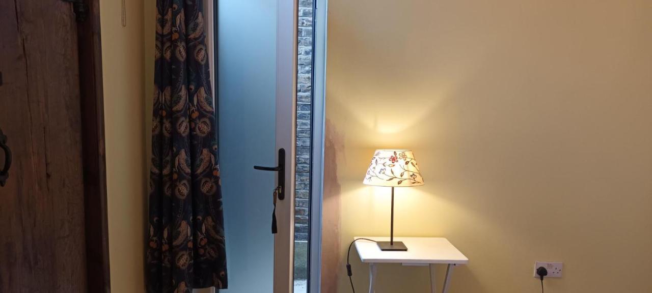 Room With Luxury Private Bathroom & Independent Entrance Near Tube London Eksteriør bilde