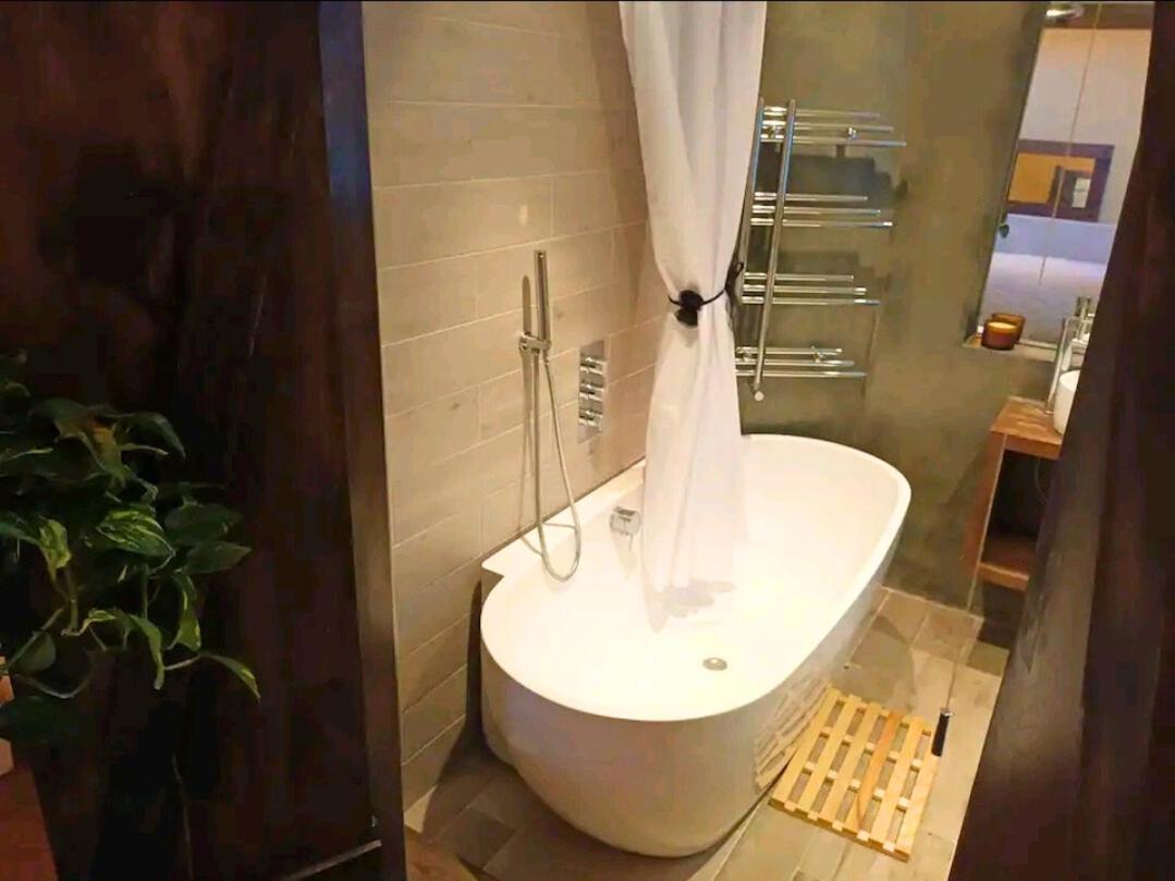 Room With Luxury Private Bathroom & Independent Entrance Near Tube London Eksteriør bilde